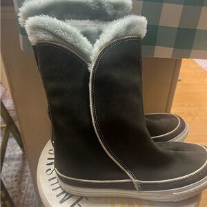Women's Cozy Black Winter Boots with Faux Fur